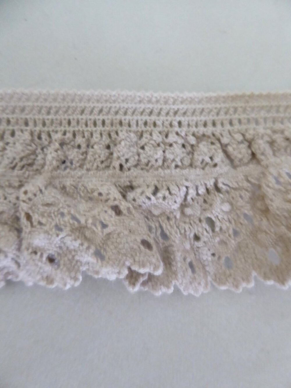 NEW 2” x 4 YARDS + 18” BEIGE RUFFLED CROCHET ELASTICIZED LACE TRIM BOLT SEWING - Picture 4 of 6